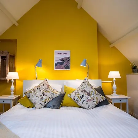 Gwalia House- Stunning Central Townhouse With 3 Ensuite Bedrooms Laugharne Extérieur photo