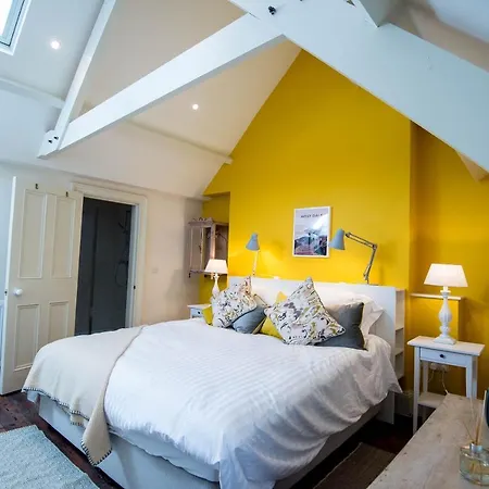 Gwalia House- Stunning Central Townhouse With 3 Ensuite Bedrooms Laugharne Extérieur photo