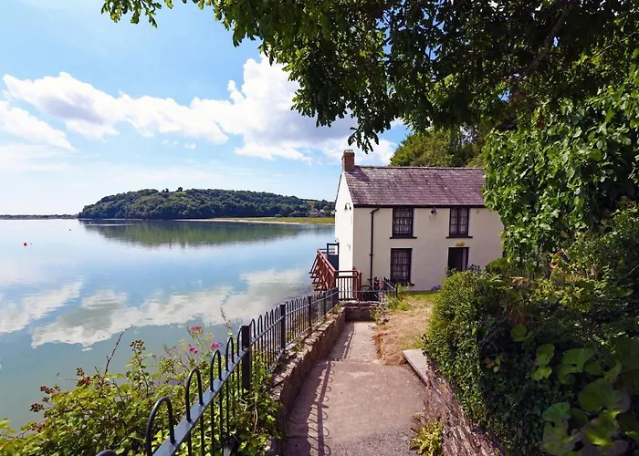 Gwalia House- Stunning Central Townhouse With 3 Ensuite Bedrooms